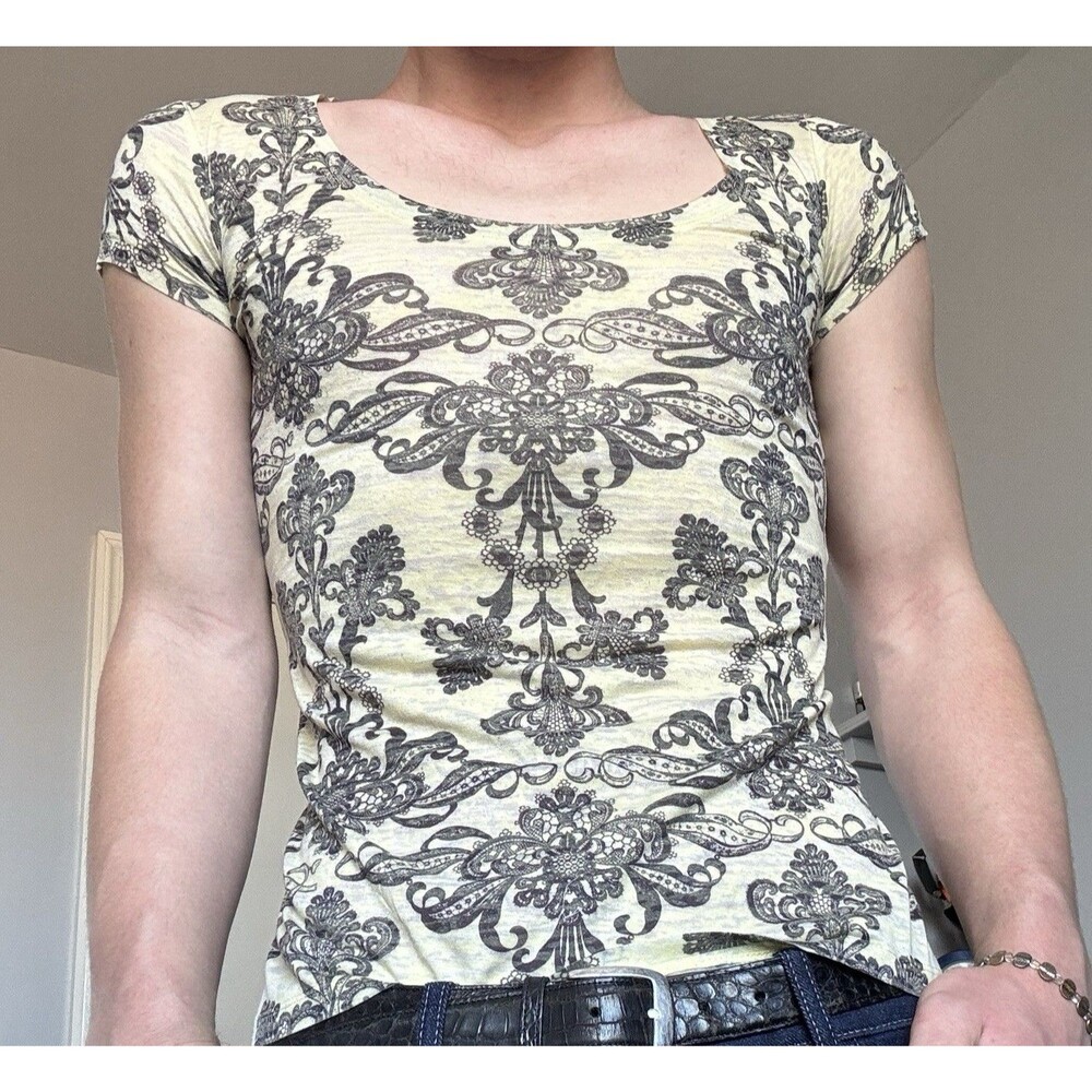 Adorable LOL Vintage Yellow/Black Goth Print Y2K Short Sleeve Top Sz M Slim FIt